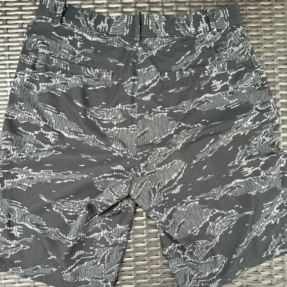Men's NIKE Dri-Fit Stretch Flat Front Golf Short Black/Grey Patterned - 30 - Picture 1 of 4